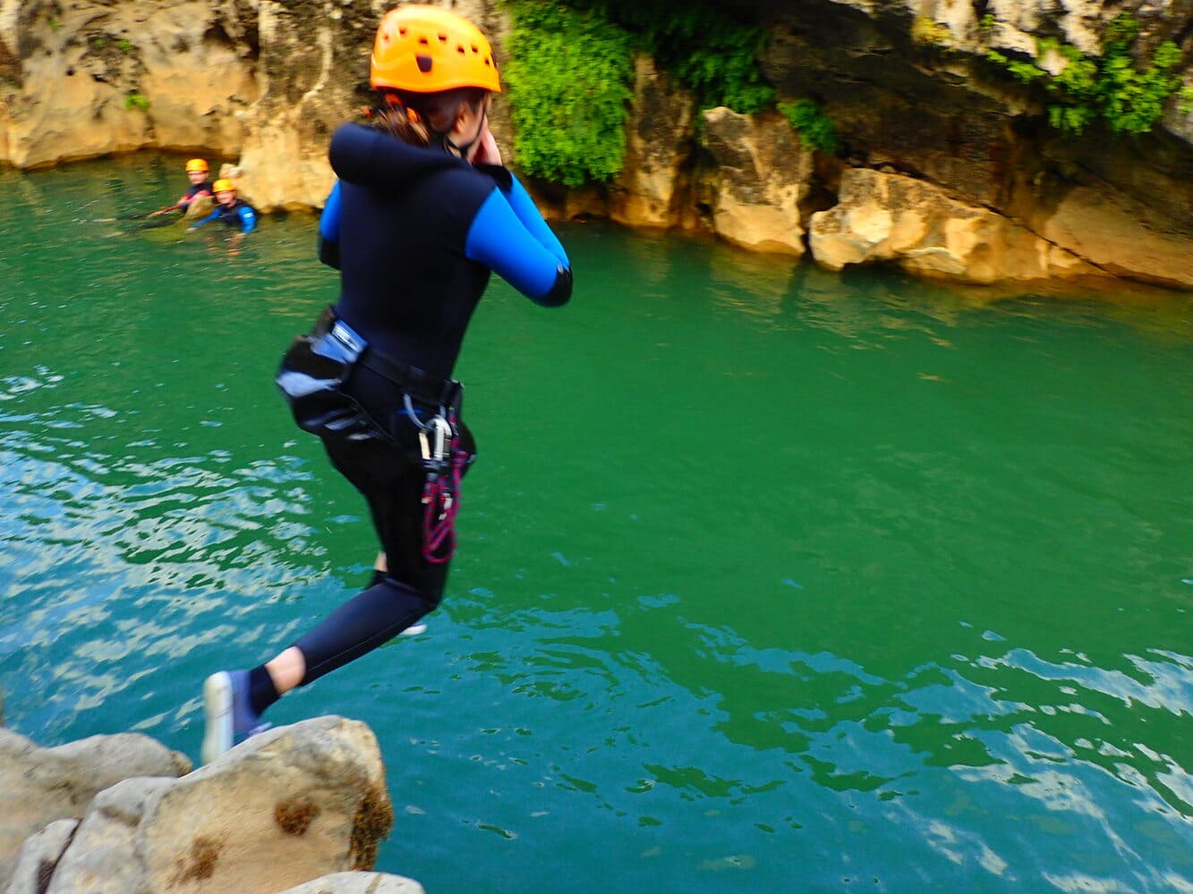 Saut en canyoning près de Montpellier dans le canyon de Saint-Guilhem-le-Désert
