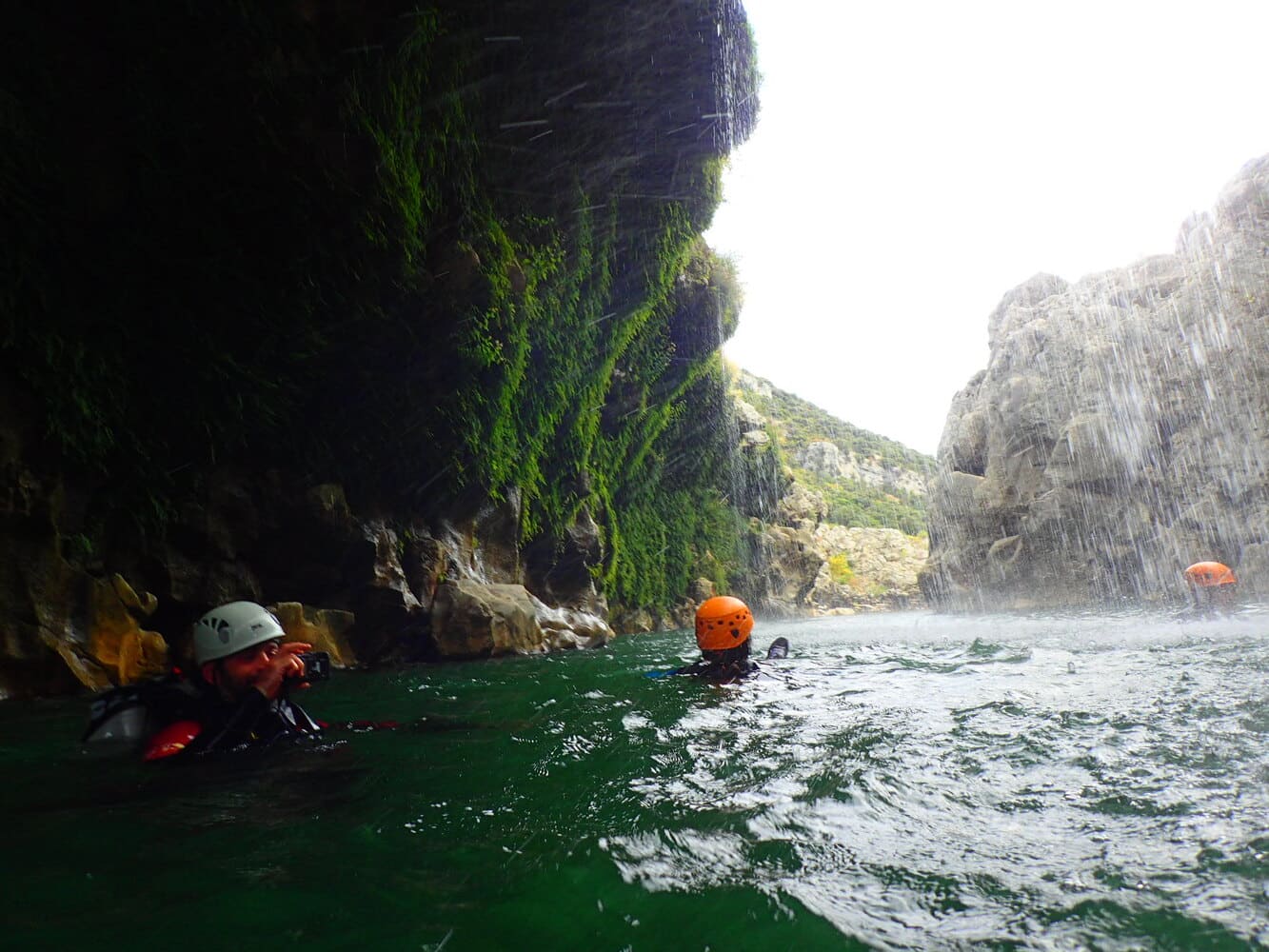 Nage en canyoning dans les gorges de l’Hérault près de Saint-Guilhem-le-Désert