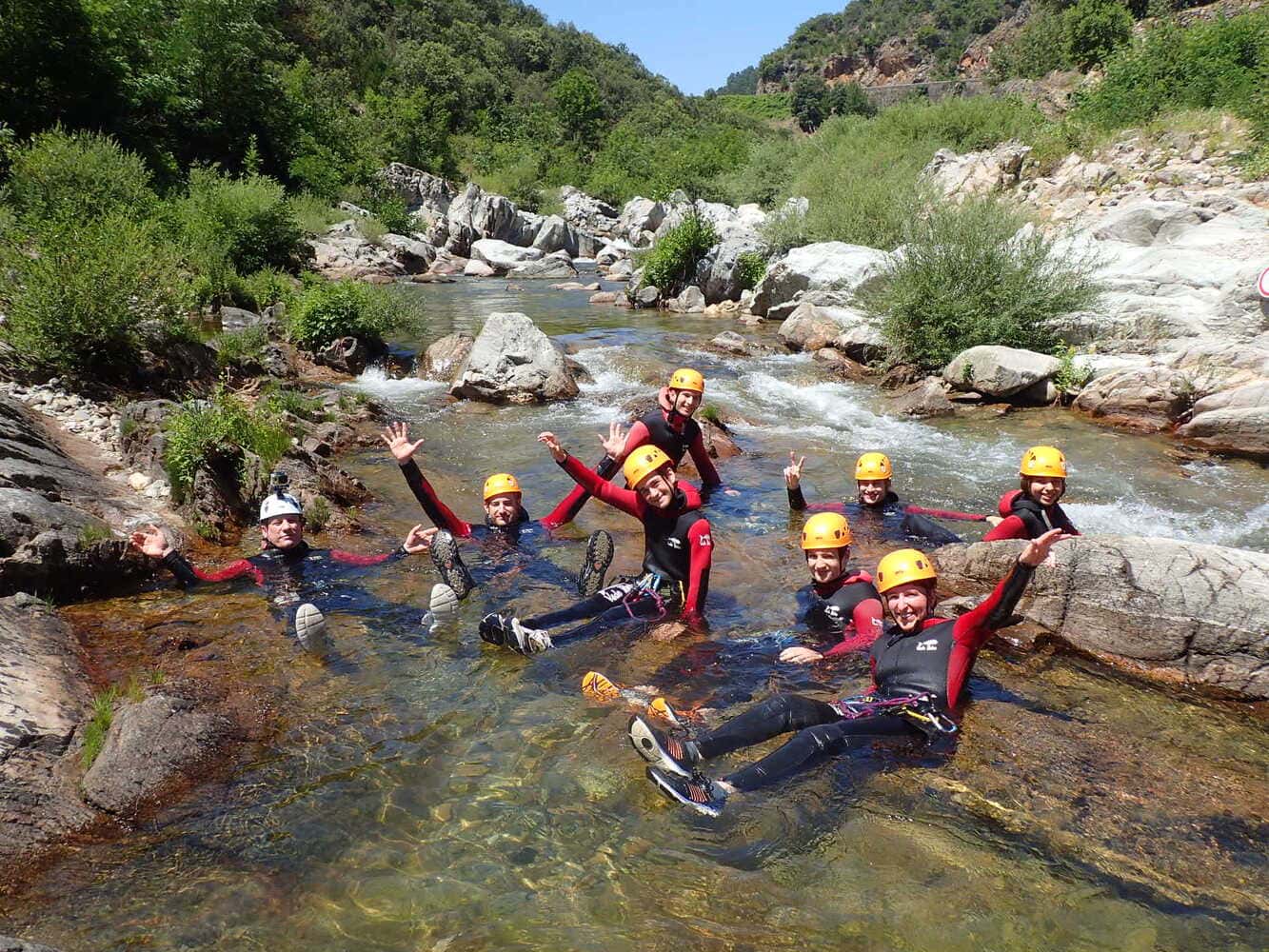 Sortie canyoning au Soucy : groupe en rivière, activité nature dans les Cévennes