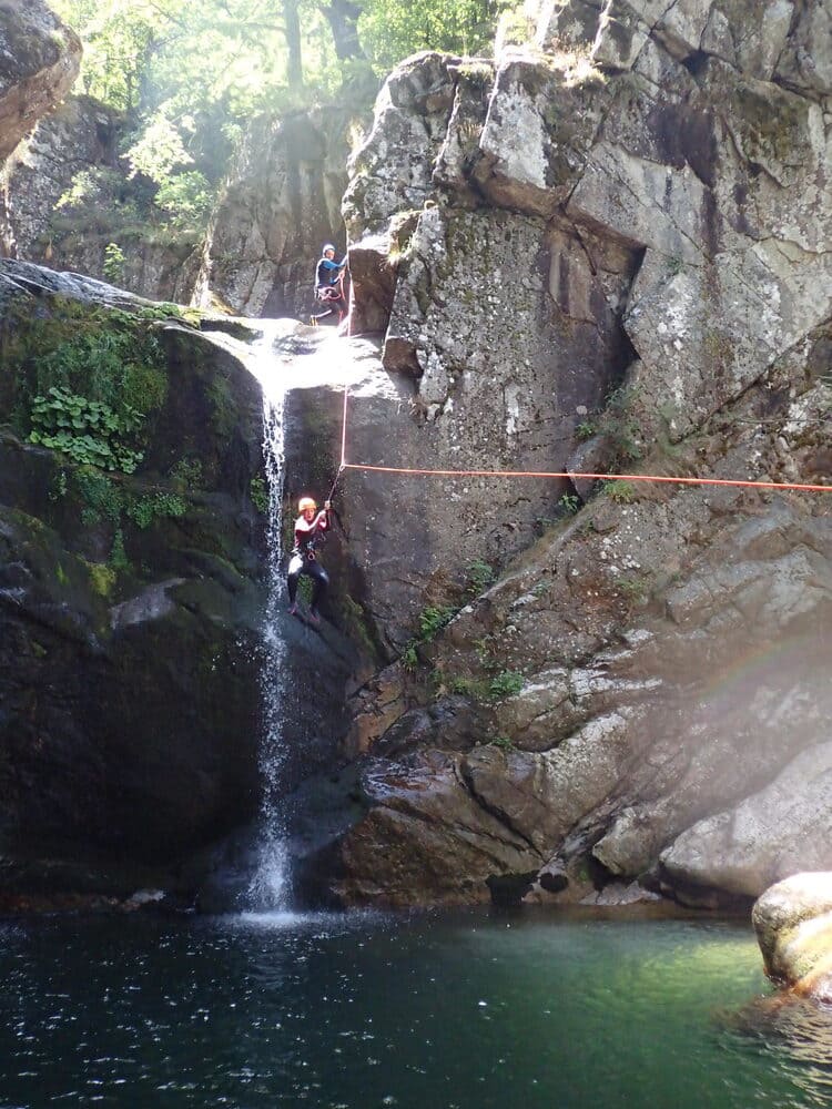 Canyoning au Tapoul : descente en rappel dans une cascade au cœur des Cévennes